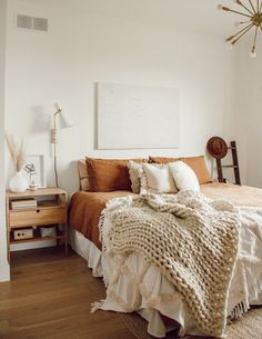 Bedrooms Decorated in Neutrals