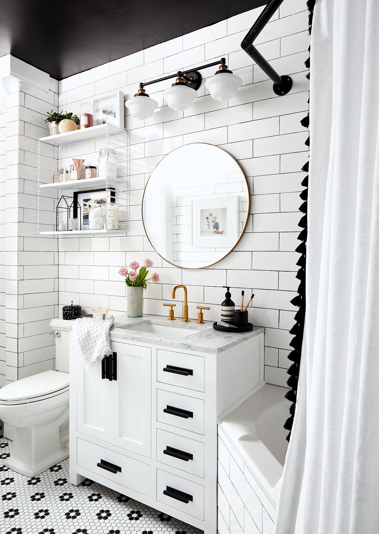 Black And White Bathroom Decor: Timeless Elegance and Style