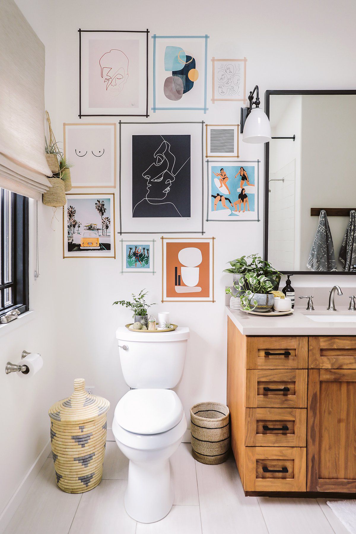 How to Decorate Bathroom Walls