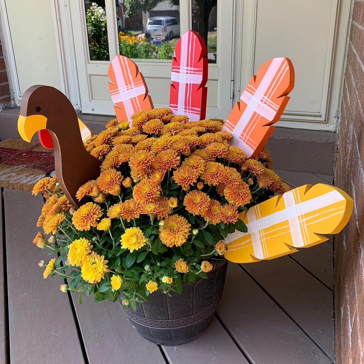 Outdoor Turkey Decoration: Transform Your Yard for Thanksgiving